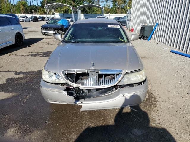 1LNHM81W73Y695801 - 2003 LINCOLN TOWN CAR EXECUTIVE GOLD photo 5