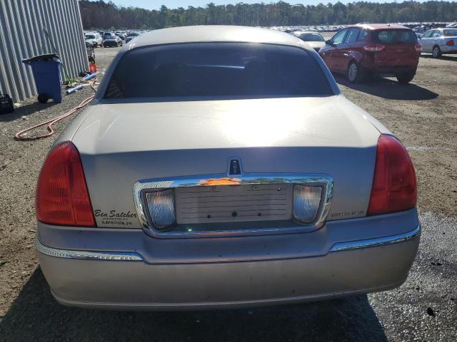 1LNHM81W73Y695801 - 2003 LINCOLN TOWN CAR EXECUTIVE GOLD photo 6