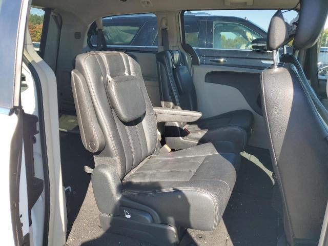 2C4RC1BG1GR300922 - 2016 CHRYSLER TOWN & COU TOURING WHITE photo 11