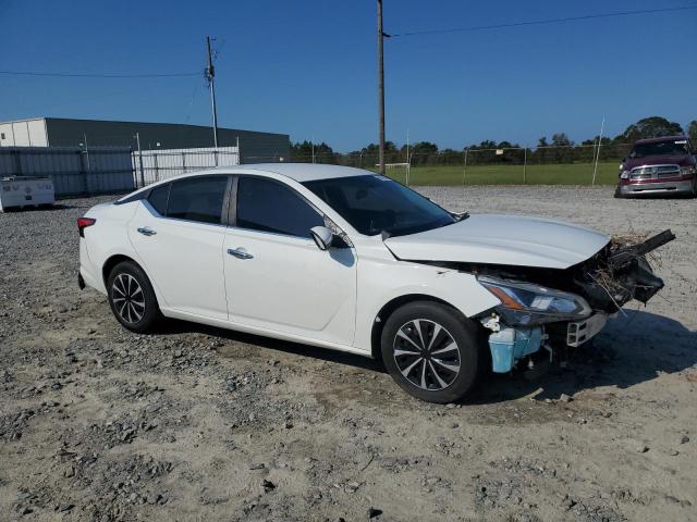 1N4BL4BV6LN304835 - 2020 NISSAN ALTIMA S WHITE photo 4