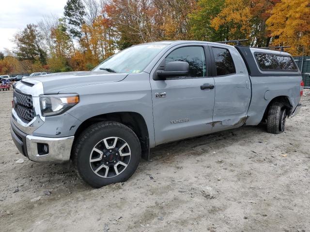 5TFUY5F19JX749850 - 2018 TOYOTA TUNDRA DOUBLE CAB SR/SR5 SILVER photo 1
