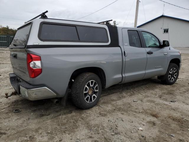 5TFUY5F19JX749850 - 2018 TOYOTA TUNDRA DOUBLE CAB SR/SR5 SILVER photo 3