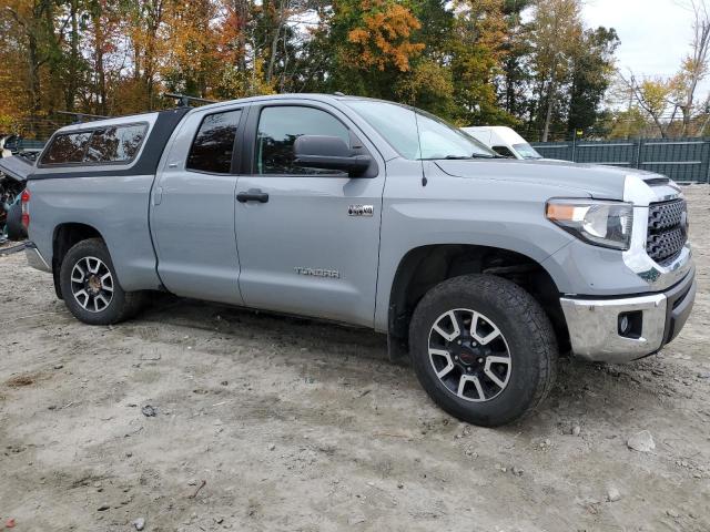 5TFUY5F19JX749850 - 2018 TOYOTA TUNDRA DOUBLE CAB SR/SR5 SILVER photo 4