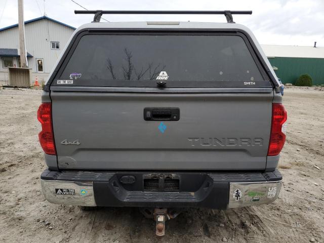 5TFUY5F19JX749850 - 2018 TOYOTA TUNDRA DOUBLE CAB SR/SR5 SILVER photo 6