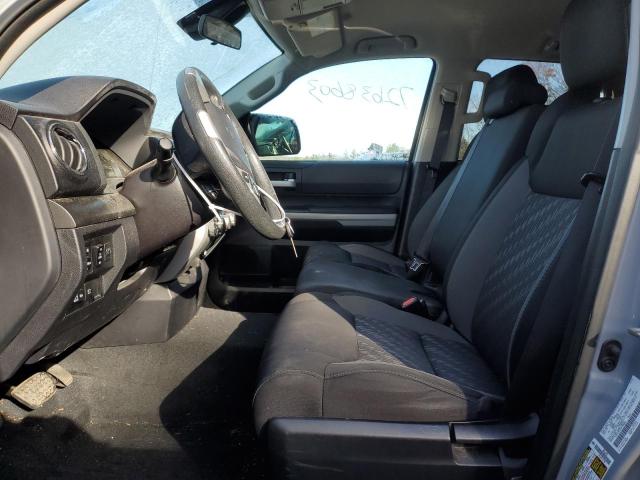 5TFUY5F19JX749850 - 2018 TOYOTA TUNDRA DOUBLE CAB SR/SR5 SILVER photo 7