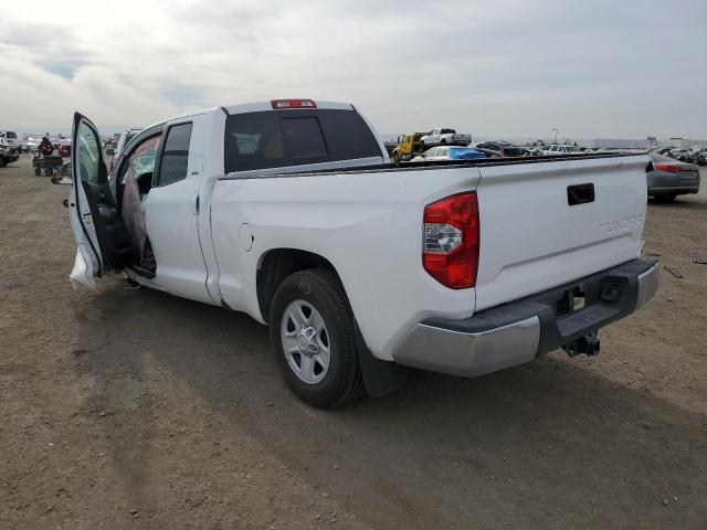 5TFRY5F11JX232581 - 2018 TOYOTA TUNDRA DOUBLE CAB SR/SR5 WHITE photo 2