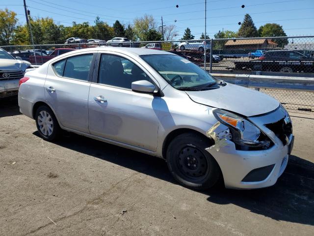 3N1CN7AP4JL812556 - 2018 NISSAN VERSA S SILVER photo 4