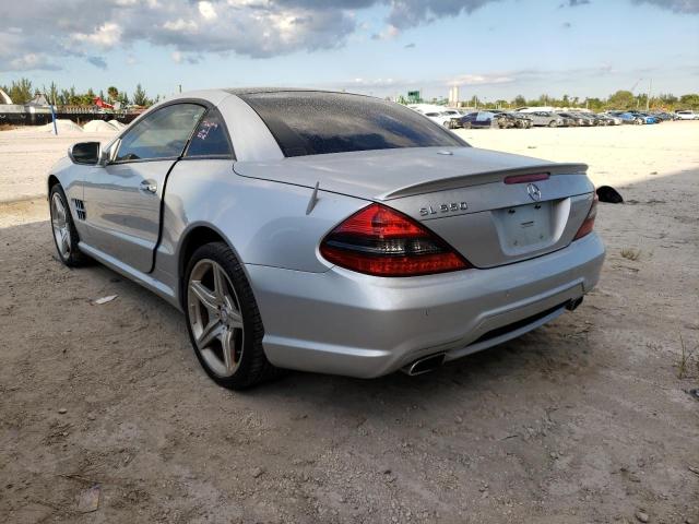 WDBSK7BA5BF163260 - 2011 MERCEDES-BENZ SL 550 SILVER photo 2