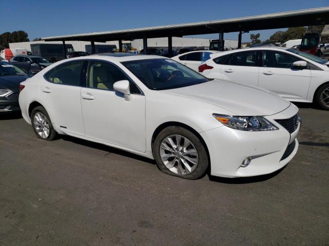 JTHBW1GGXD2030566 - 2013 LEXUS ES 300H WHITE photo 4