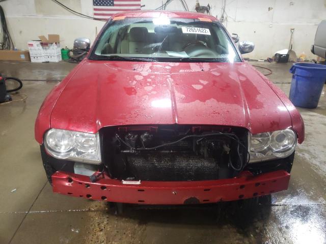 2C3LA63H68H217739 - 2008 CHRYSLER 300C RED photo 5