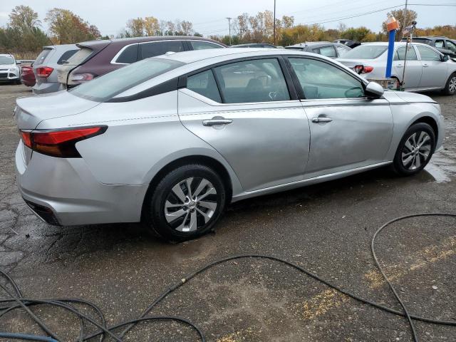 1N4BL4BV1KN323565 - 2019 NISSAN ALTIMA S SILVER photo 3