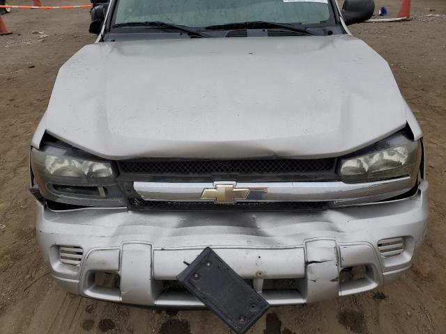 1GNDT13S752354287 - 2005 CHEVROLET TRAILBLAZE LS SILVER photo 11