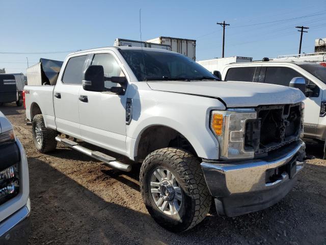 1FT7W2B67HED52758 - 2017 FORD F250 SUPER DUTY WHITE photo 4