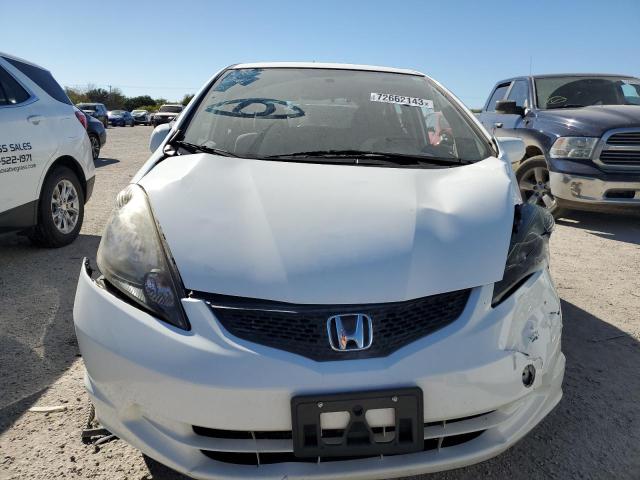 JHMGE8H3XCS006179 - 2012 HONDA FIT WHITE photo 5