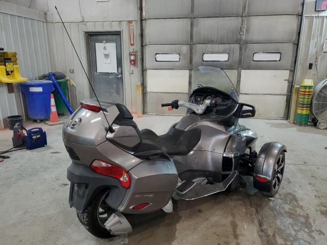 2BXJBWC13BV001889 - 2011 CAN-AM SPYDER ROA RTS SILVER photo 4