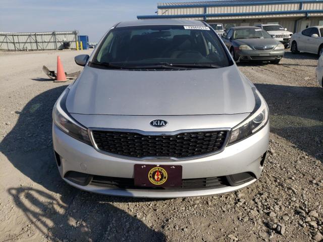 3KPFK4A72HE056418 - 2017 KIA FORTE LX SILVER photo 5