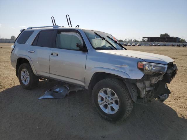 JTEBU5JR1G5326017 - 2016 TOYOTA 4RUNNER SR5/SR5 PREMIUM 银色 照片 4