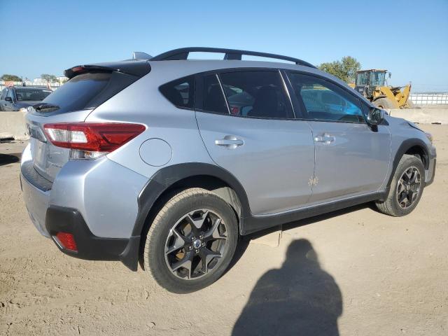 JF2GTACC0JH218798 - 2018 SUBARU CROSSTREK PREMIUM SILVER photo 3