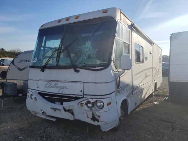 5B4LP37J5Y3320939 - 2001 WORKHORSE CUSTOM CHASSIS MOTORHOME P3500 WHITE photo 2