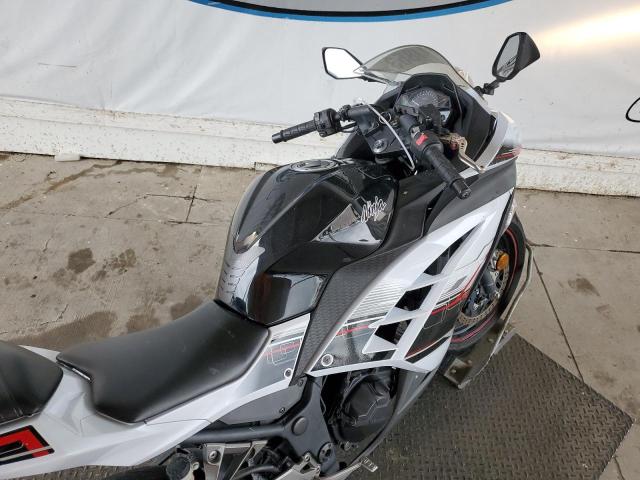 JKAEX8B16EA003602 - 2014 KAWASAKI EX300 B WHITE photo 5