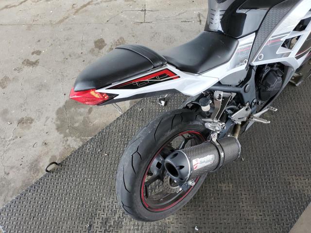 JKAEX8B16EA003602 - 2014 KAWASAKI EX300 B WHITE photo 6