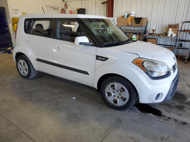 KNDJT2A50C7389302 - 2012 KIA SOUL WHITE photo 4