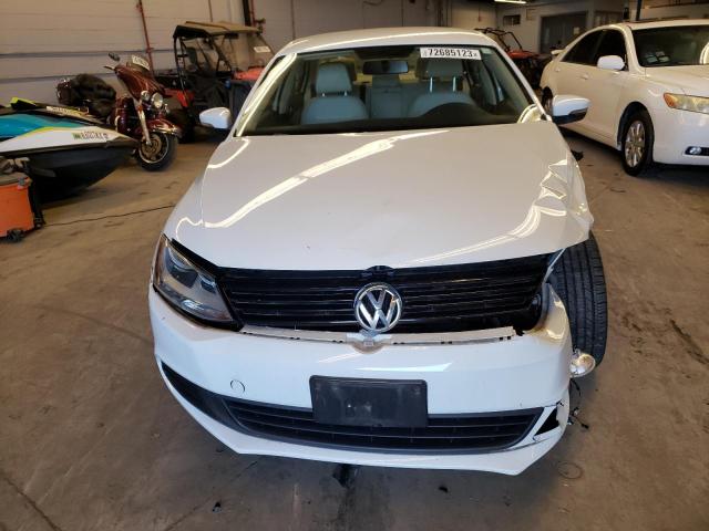 3VWD07AJ2EM415968 - 2014 VOLKSWAGEN JETTA SE WHITE photo 5