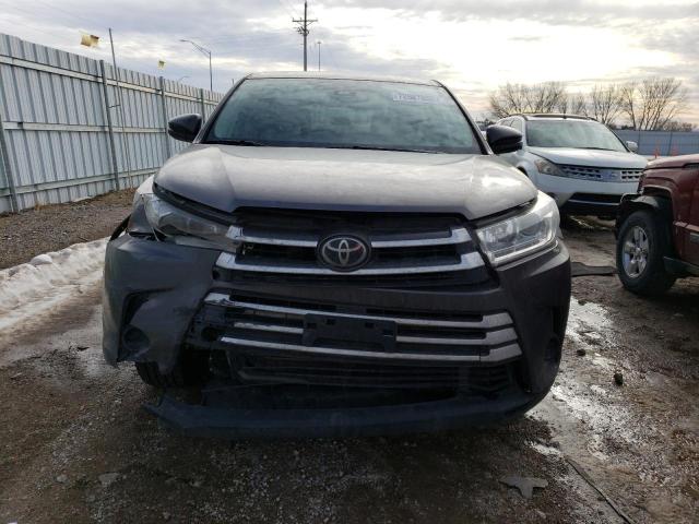 5TDZARFH1JS036459 - 2018 TOYOTA HIGHLANDER LE GRAY photo 5