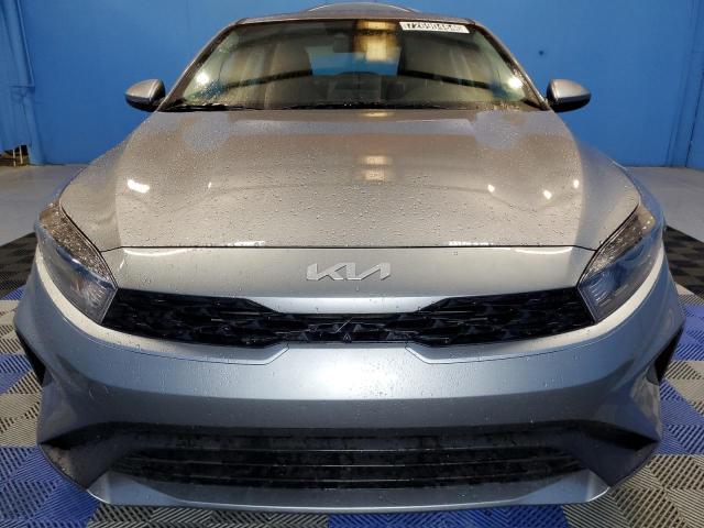 3KPF24AD9RE780968 - 2024 KIA FORTE LX GRAY photo 5