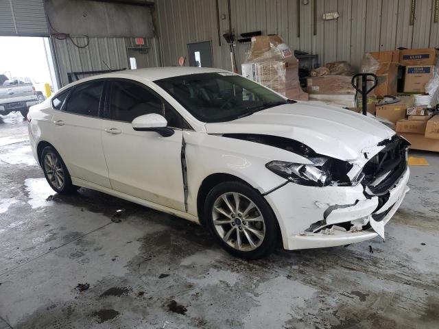 3FA6P0H71HR212060 - 2017 FORD FUSION SE WHITE photo 4