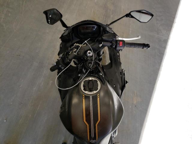 ML5EXER17PDA80049 - 2023 KAWASAKI EX650 R Қара фото 5