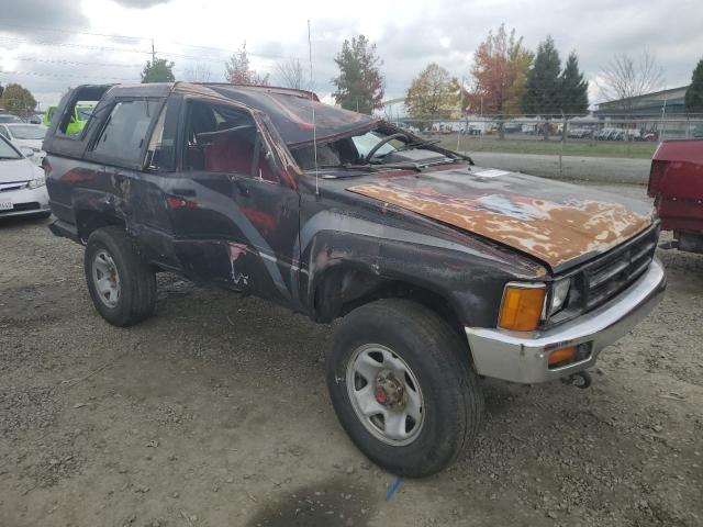 JT4RN62D9J0233176 - 1988 TOYOTA 4RUNNER RN60 BLACK photo 4