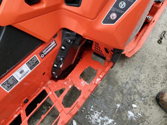 2BPSTKKD8KV000470 - 2019 SKI DOO SUMMIT SP ORANGE photo 9