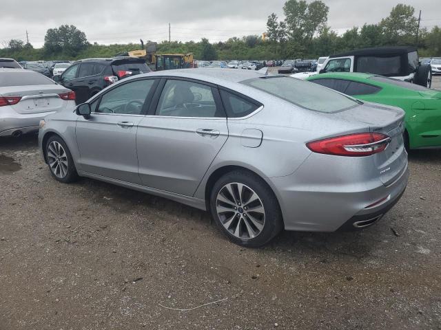 3FA6P0T92LR215857 - 2020 FORD FUSION SE GRAY photo 2