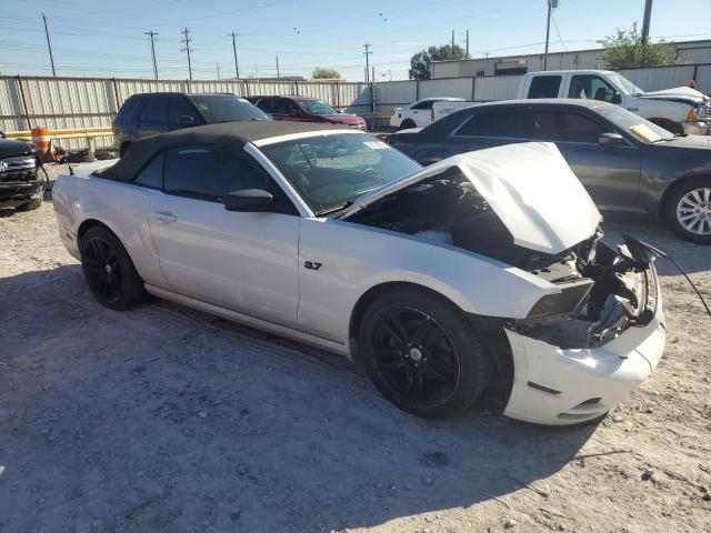 1ZVBP8EM0E5263563 - 2014 FORD MUSTANG WHITE photo 4