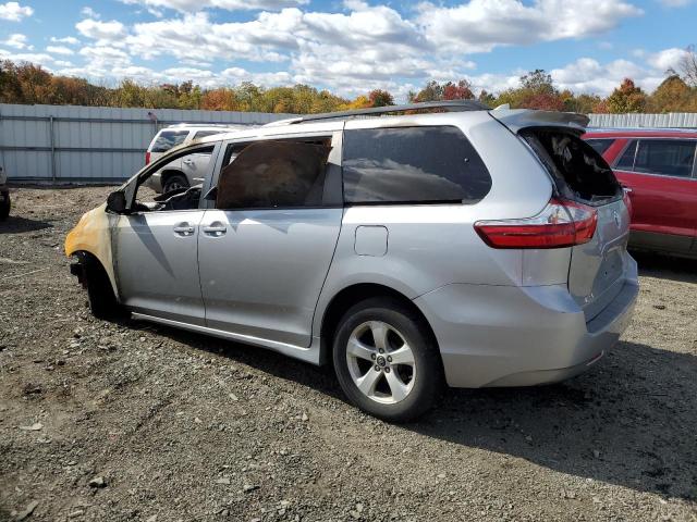 5TDKZ3DC0JS919757 - 2018 TOYOTA SIENNA LE GRAY photo 2