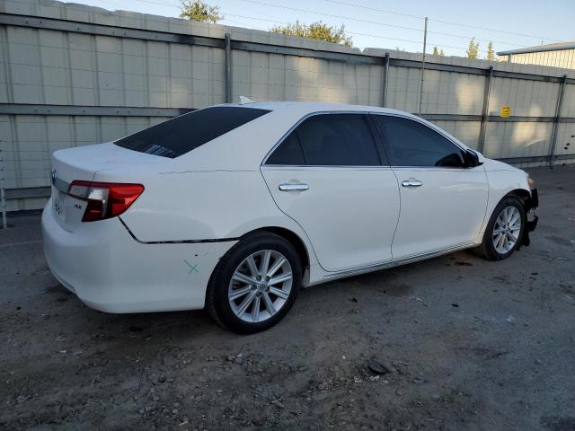 4T1BK1FKXEU540047 - 2014 TOYOTA CAMRY SE WHITE photo 3