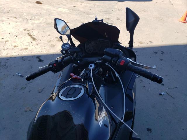 JKAEXEJ1XKDA03762 - 2019 KAWASAKI EX650 J შავი ფოტო 5