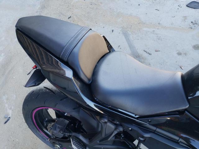JKAEXEJ1XKDA03762 - 2019 KAWASAKI EX650 J შავი ფოტო 6