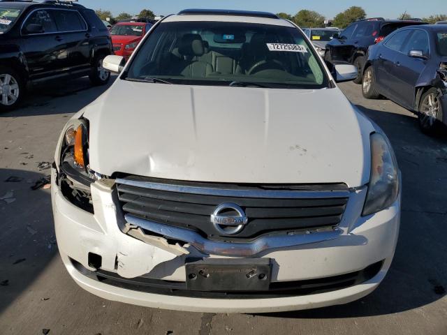 1N4BL21E38N421379 - 2008 NISSAN ALTIMA 3.5SE WHITE photo 5