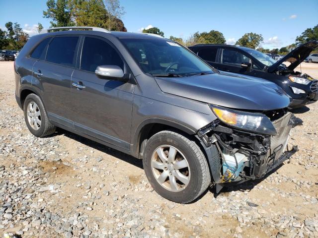 5XYKT4A29DG319453 - 2013 KIA SORENTO LX GRAY photo 4