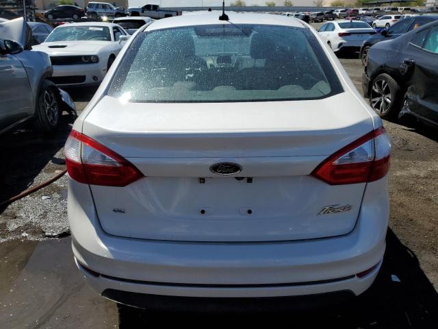 3FADP4BJXJM121875 - 2018 FORD FIESTA SE WHITE photo 6