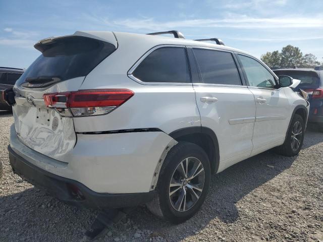 5TDZARFH6JS039566 - 2018 TOYOTA HIGHLANDER LE WHITE photo 3