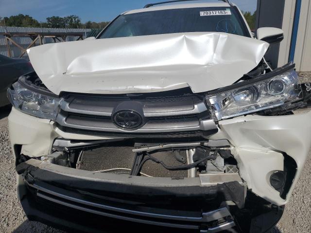 5TDZARFH6JS039566 - 2018 TOYOTA HIGHLANDER LE WHITE photo 5