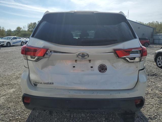 5TDZARFH6JS039566 - 2018 TOYOTA HIGHLANDER LE WHITE photo 6