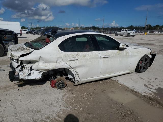 ZARFAEDN7J7572868 - 2018 ALFA ROMEO GIULIA Q4 თეთრი ფოტო 3