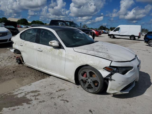 ZARFAEDN7J7572868 - 2018 ALFA ROMEO GIULIA Q4 თეთრი ფოტო 4