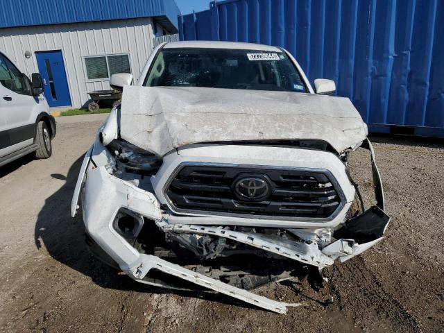 3TMAZ5CN8JM066017 - 2018 TOYOTA TACOMA DOUBLE CAB WHITE photo 5