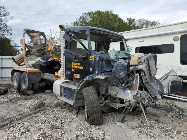 4V5KC9DF2FN192262 - 2015 VOLVO VHD BLACK photo 1