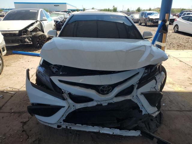 4T1G11BK6PU098479 - 2023 TOYOTA CAMRY SE NIGHT SHADE WHITE photo 5